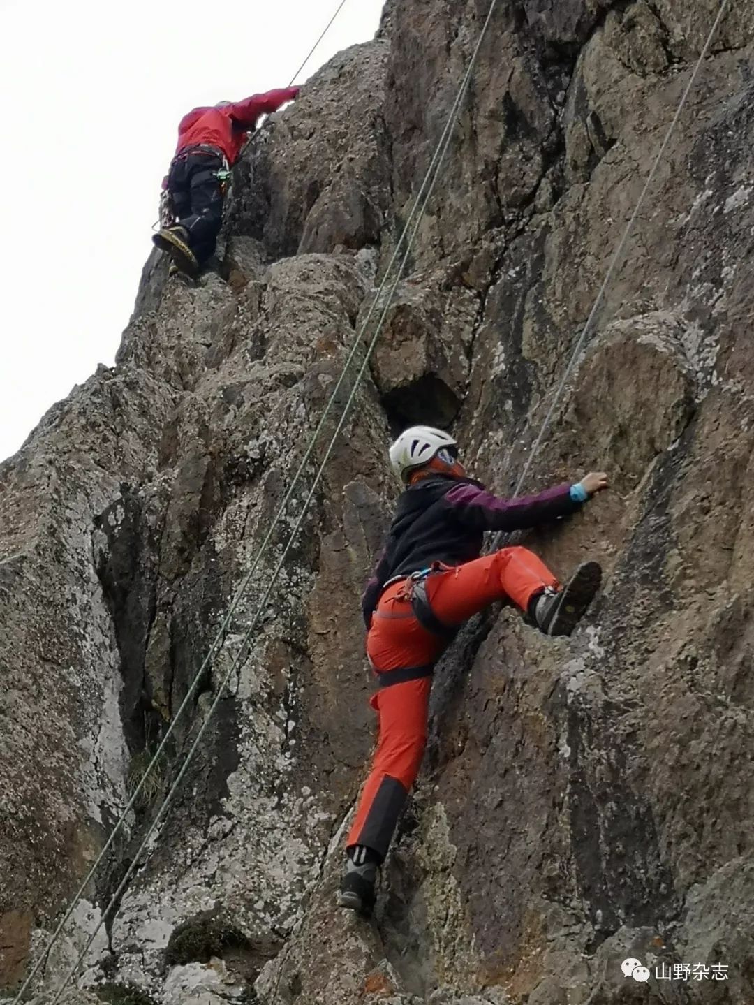 参加培训的学员既有对高山技能一无所知的普通登山爱好者,也有经常