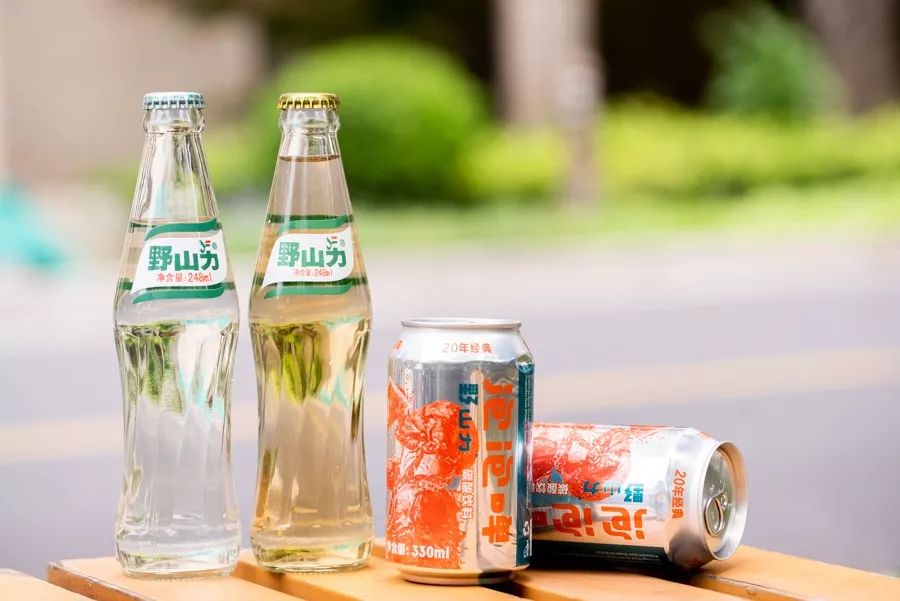 来自辽宁本溪的野山力,从名字到包装logo都十分有特点,复古好看的玻璃