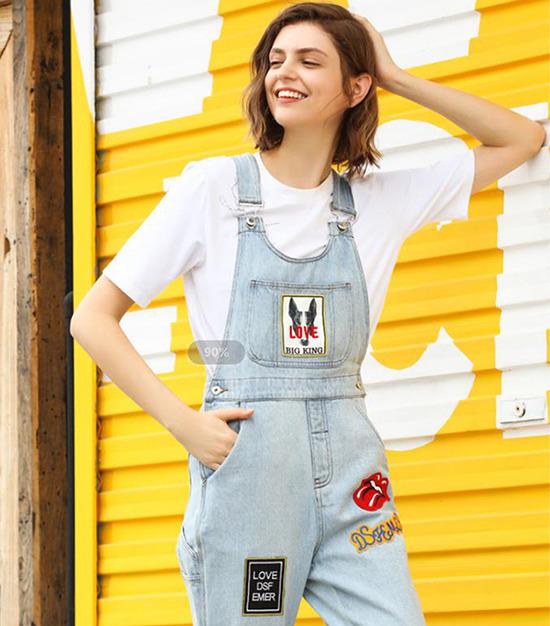 时髦减龄牛仔吊带裙,跟明星们学习穿出俏皮少女感