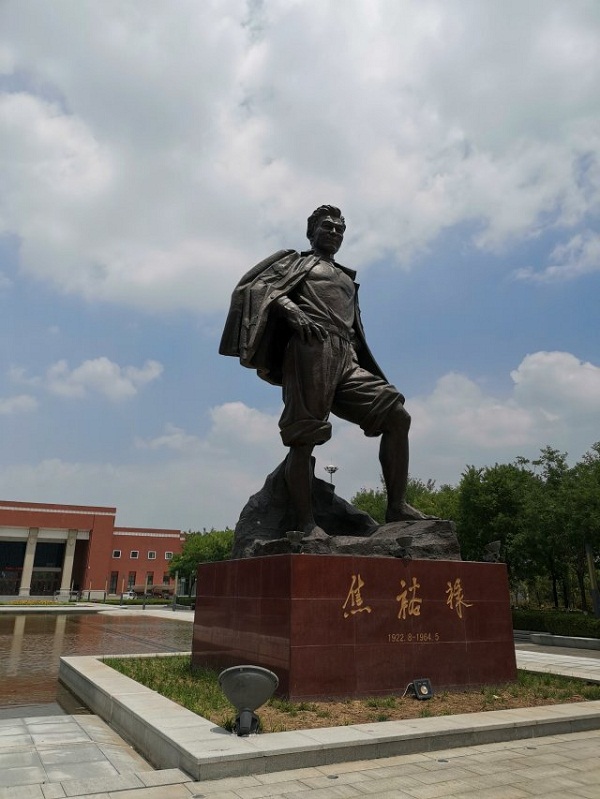 一棵焦桐一颗心不为自己只为民