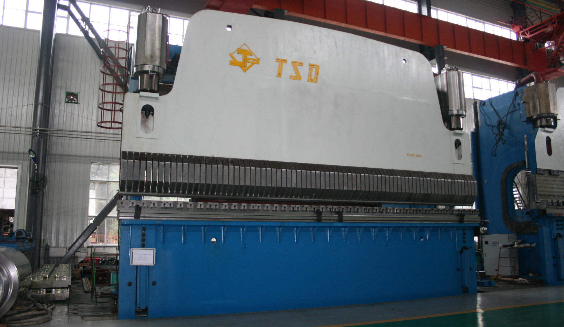 天水锻压液压板料折弯机安全可靠操作方便