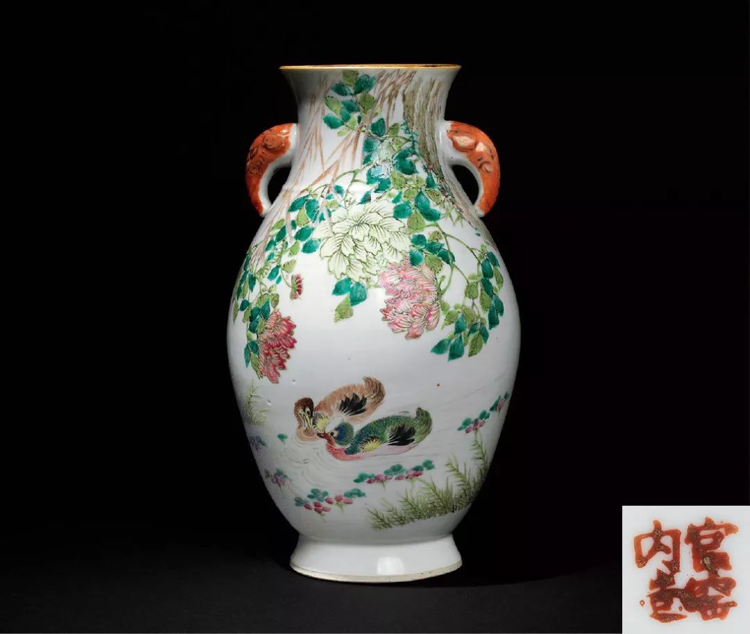 lot 1023清光绪 喻春浅绛彩花鸟尊瓶题识:古瓶数座有奇才,百卉随人信