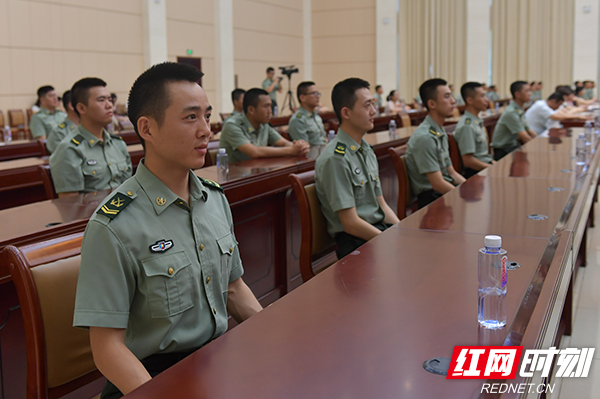 湖南省军区召开先进典型事迹报告会