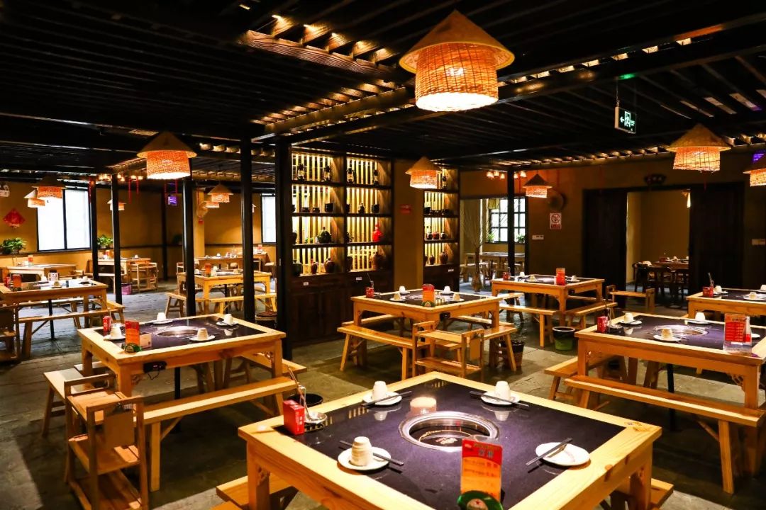 曝光浦东这家「800㎡坝子火锅店」,连贝克汉姆都吹爆!_四川
