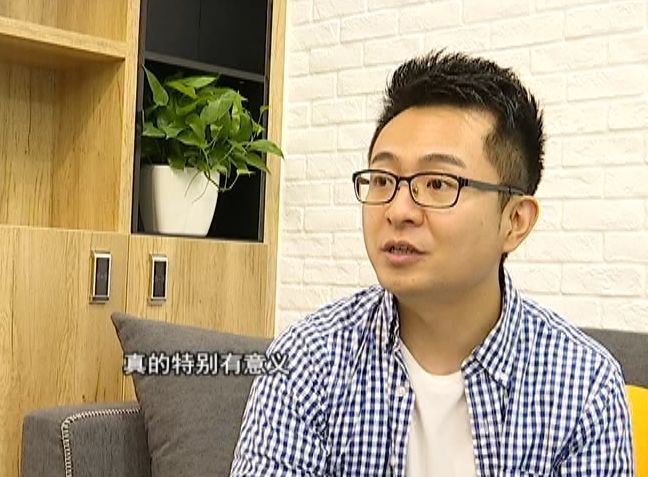 贵州2频道《百姓关注》栏目 主持人 王威:咱们这次举办的这个集体婚礼