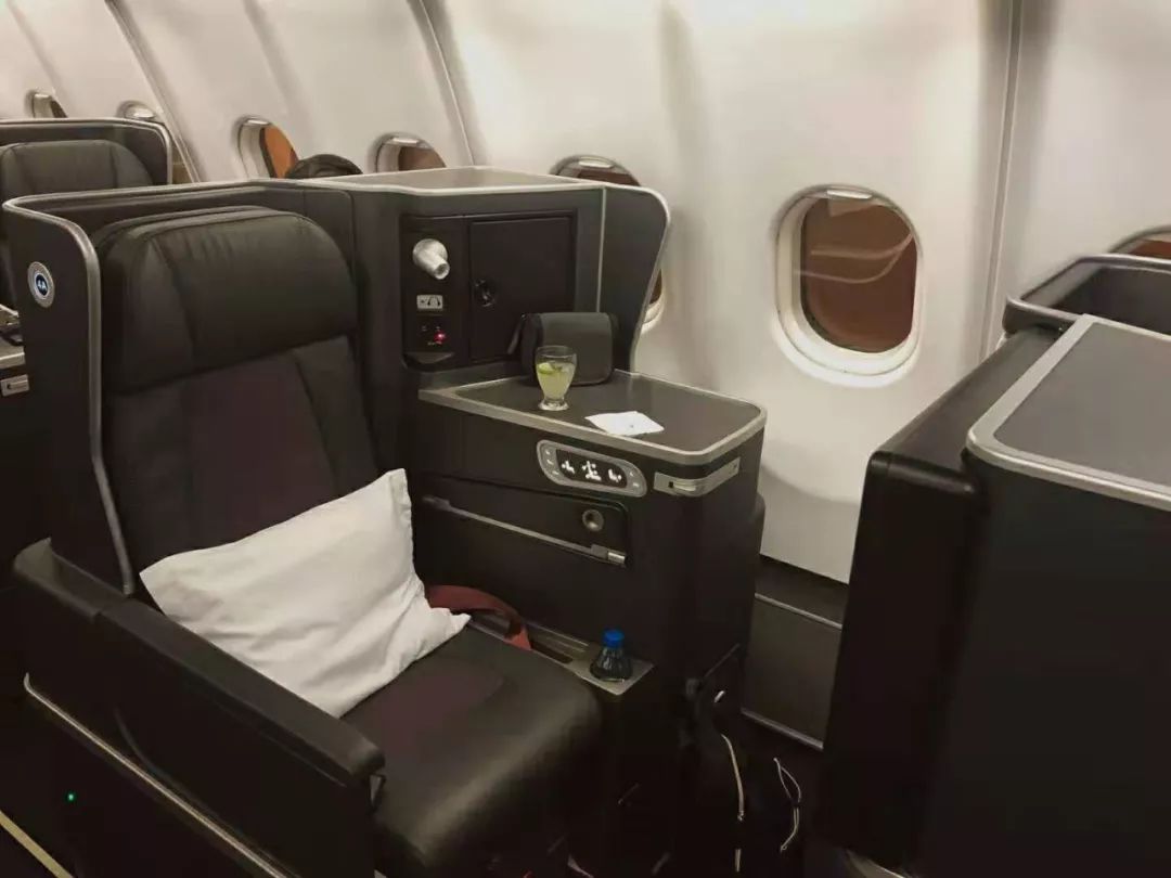 官宣|马汉航空a340-600新世代商务舱发布!_客舱