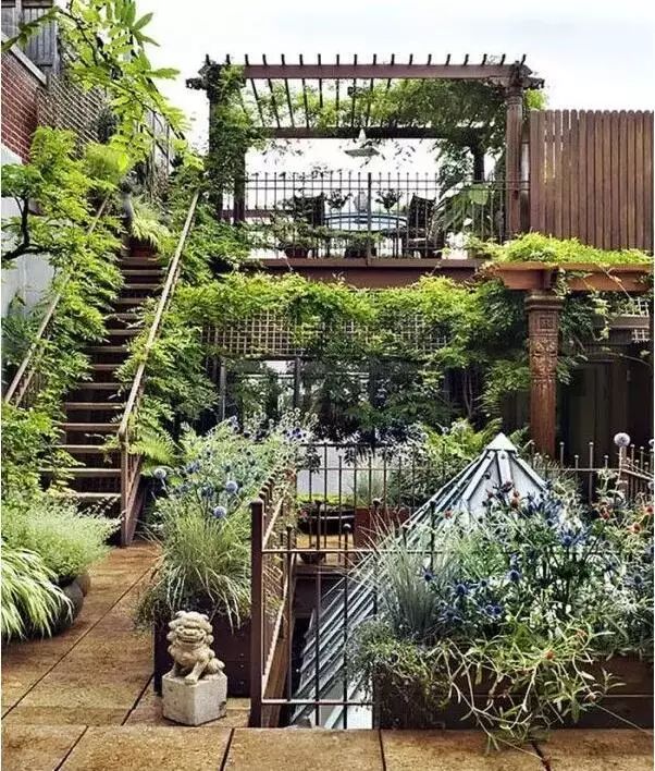 屋顶花园仿佛别墅小院