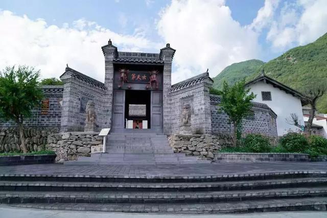 秦巴山水间藏着一座花屋,雕梁画栋令人称绝