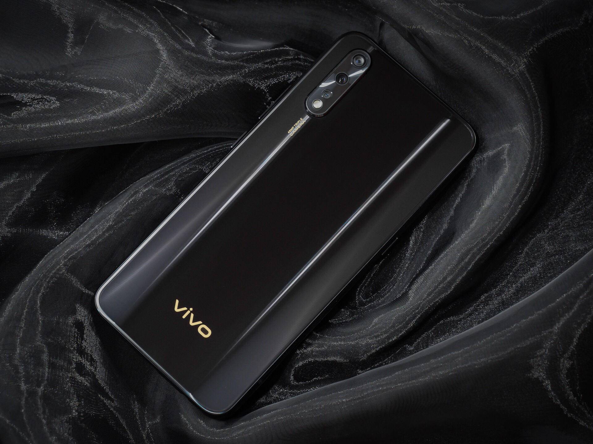 vivoz5新品发布三款配色让年轻人心动