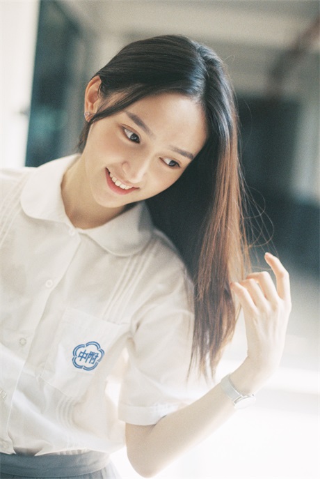 星刊娱乐专访黄昊月 星眸少女 甜度满分