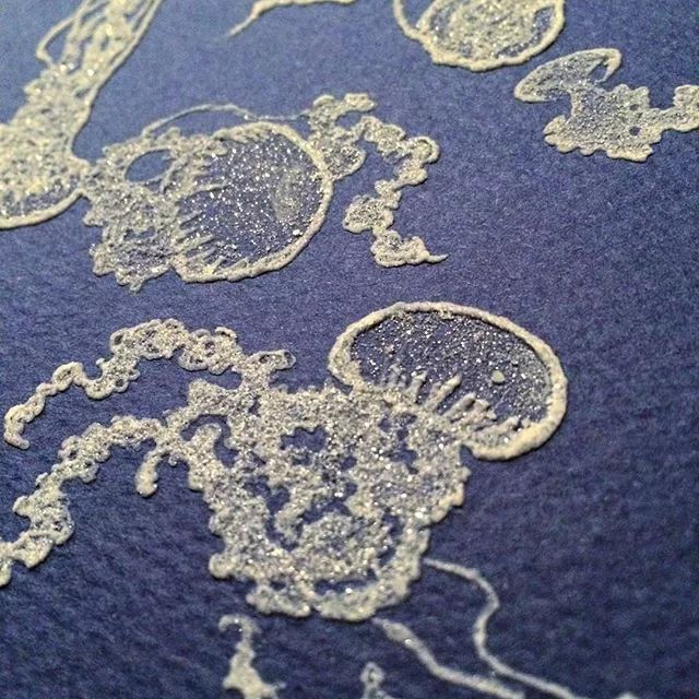 她用食盐做颜料,创作出一幅幅会"消失"的画!_盐水