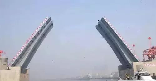 海河上曾经有多座开合桥.