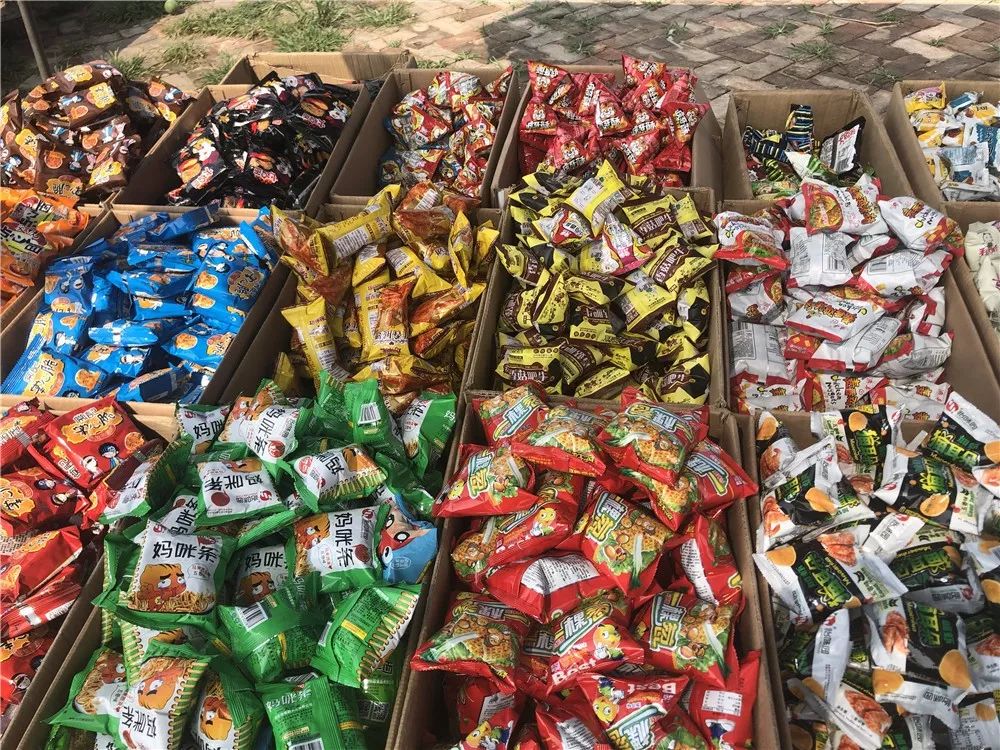 槽子糕,还是童年的味道~咸菜,红枣……零食摊的种类太丰富啦!