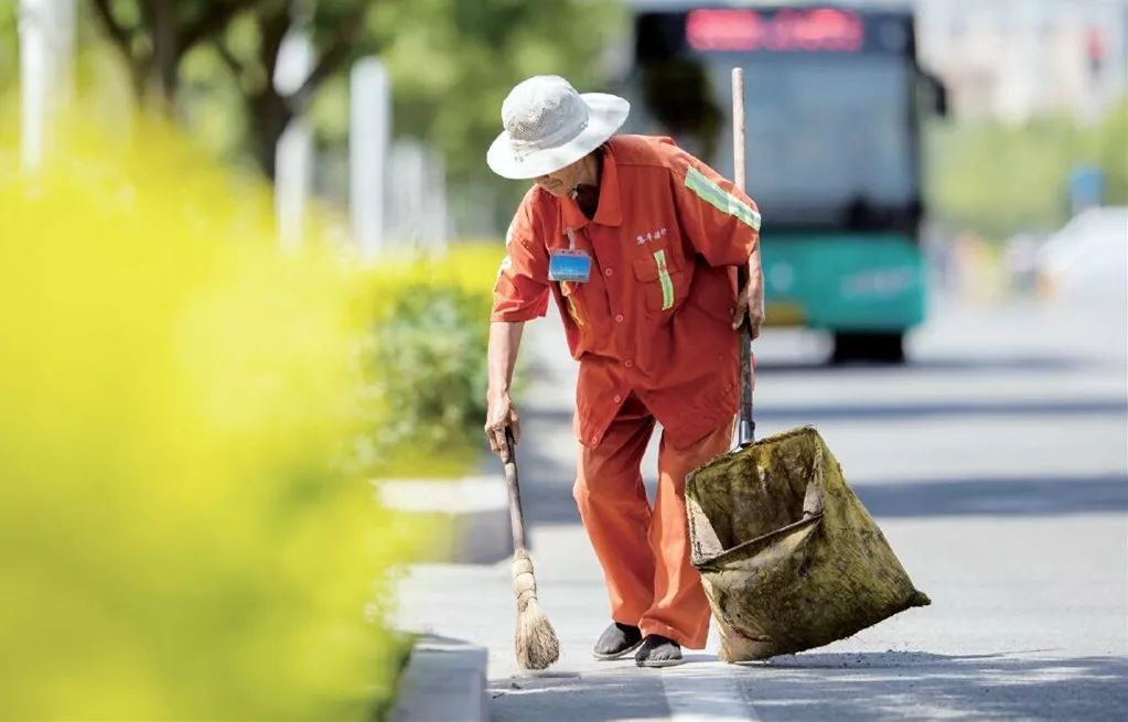 炎炎夏日请为全郯城的环卫工人点赞
