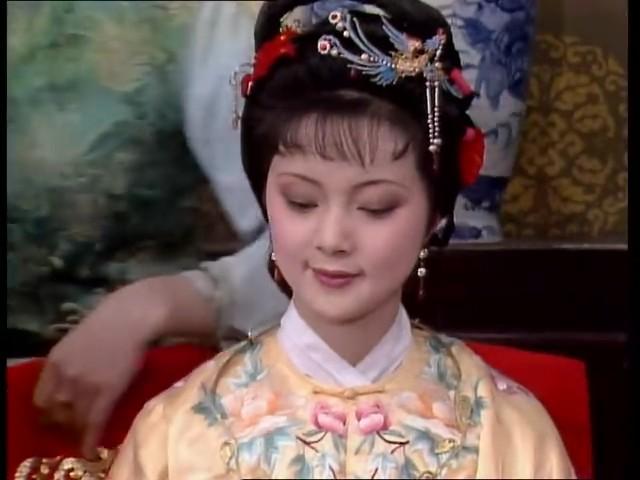 原创薛宝钗机关算计,没想到竟被贴身丫鬟莺儿连累,灰溜溜逃出大观园