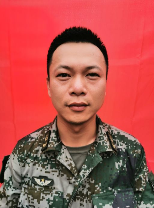 人,1989年3月出生,2007年12月入伍,现任中国人民解放军31602部队班长