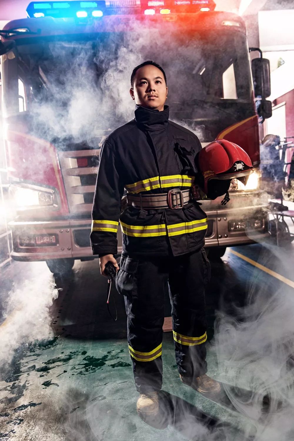 八一致敬曾经的消防军人