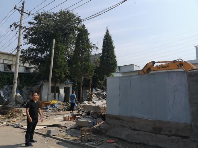 北航西门外盖出30000㎡违建 十多年后终于拆了