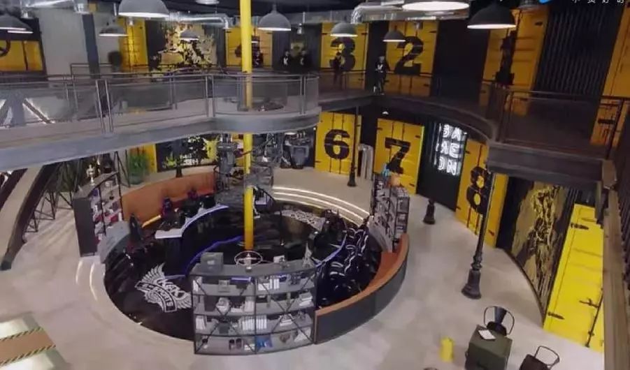 集装箱原貌,kk俱乐部整体是一个集装箱小境就被他的设计迷住了kk电竞