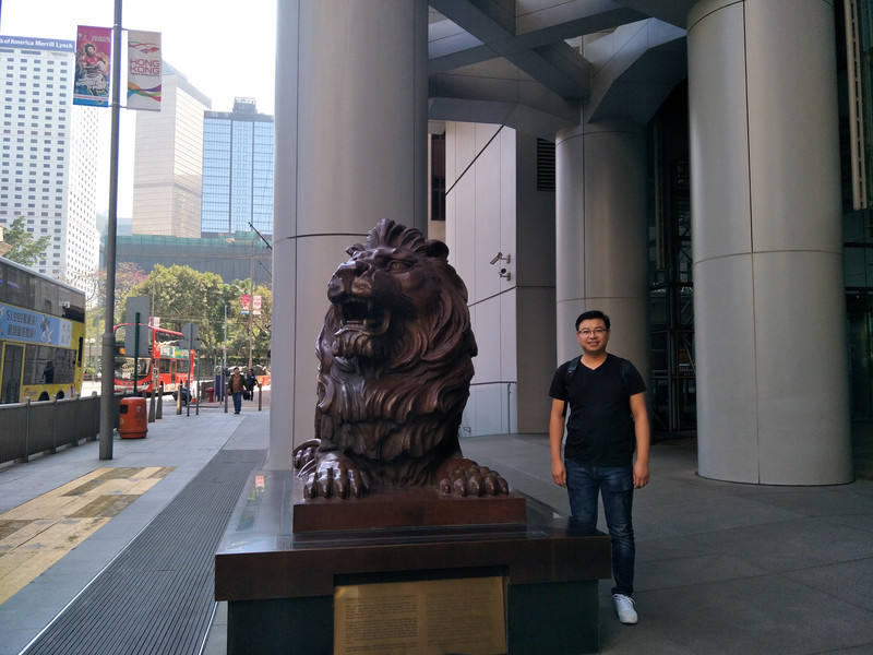 香港中环的风水大战为何香港汇丰银行大厦楼顶会驾着两门大炮