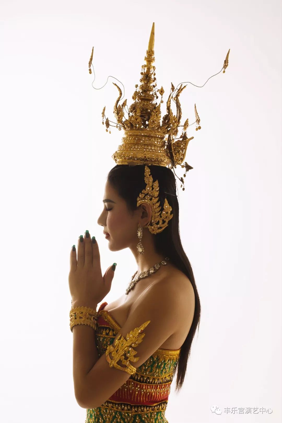 丰乐宫演艺中心,庆祝八一建军节!向中国人民解放军致以崇高的敬意!