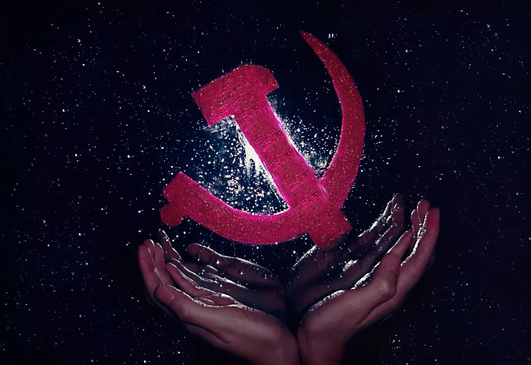 青春献礼作品展播把对祖国和党的祝福捧在手心