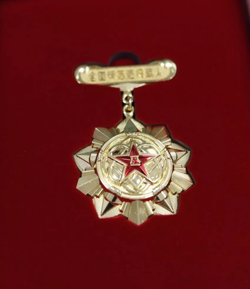 退役不褪色||于桂亭荣获"全国模范退役军人荣誉"称号_社会