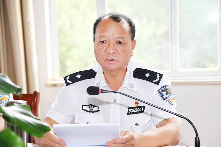 警服转业宋楹笸渡砭婀üα⒁翟幸桓鱿炝恋拿帧