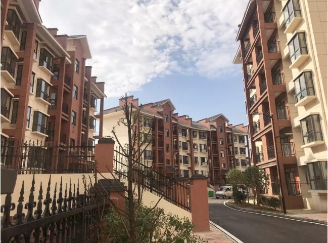 边阳镇兴阳家园此外,罗甸县还在各安置点配套建设了幼儿园,小学,中学