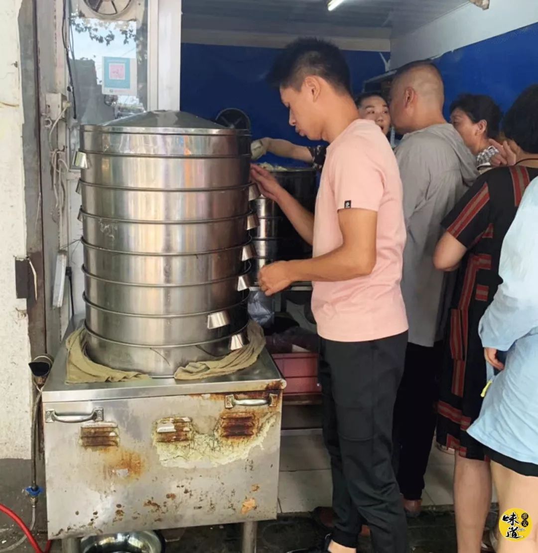 探店淮安区西长街上这家包子店下午三点就排长队三小时就卖光