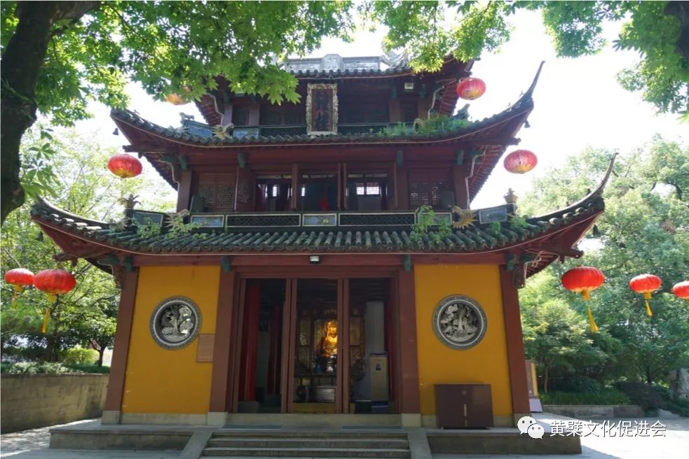 净慈寺初建时就有钟楼,北宋时期建起绘饰华丽的钟楼.