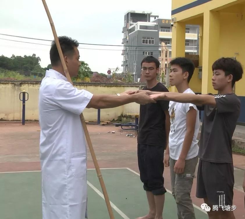 藤县塘步近200有志青年"检兵"