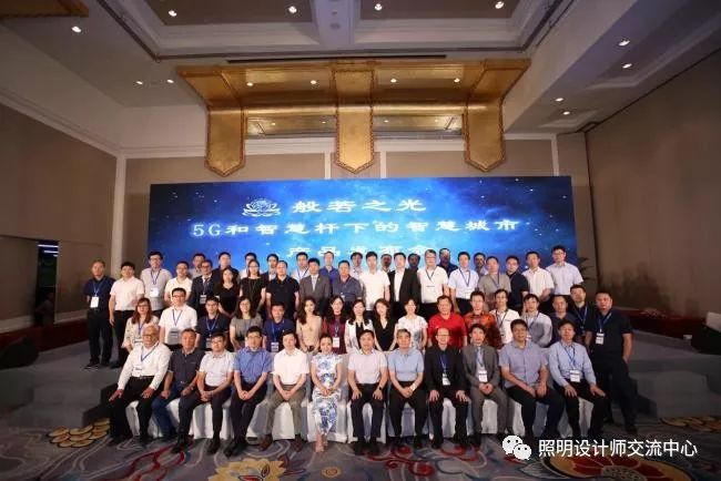 柬埔寨代表(亚洲视觉研究所(avi))主任阮文辉博士和郑金龙博士 ,国家