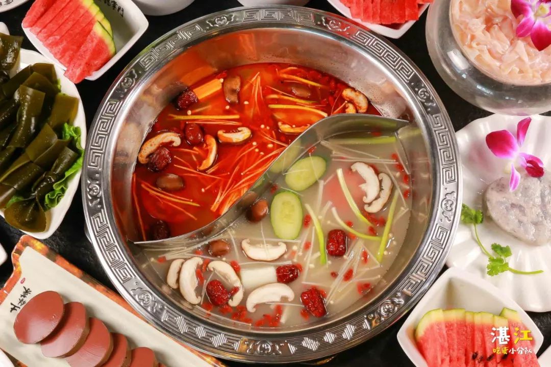清汤鸳鸯锅底满足你天气炎热,不敢吃辣锅?