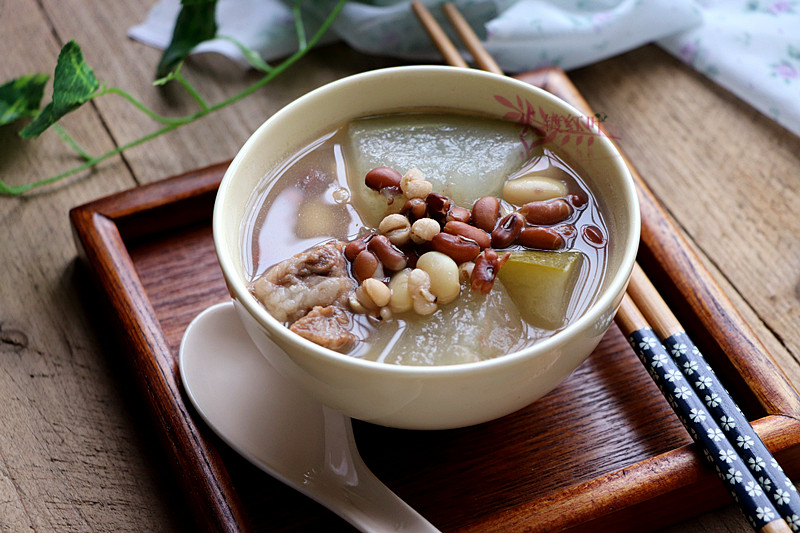 原创这道夏季例牌汤做法简单鲜味可口祛湿润燥天气再热也不怕
