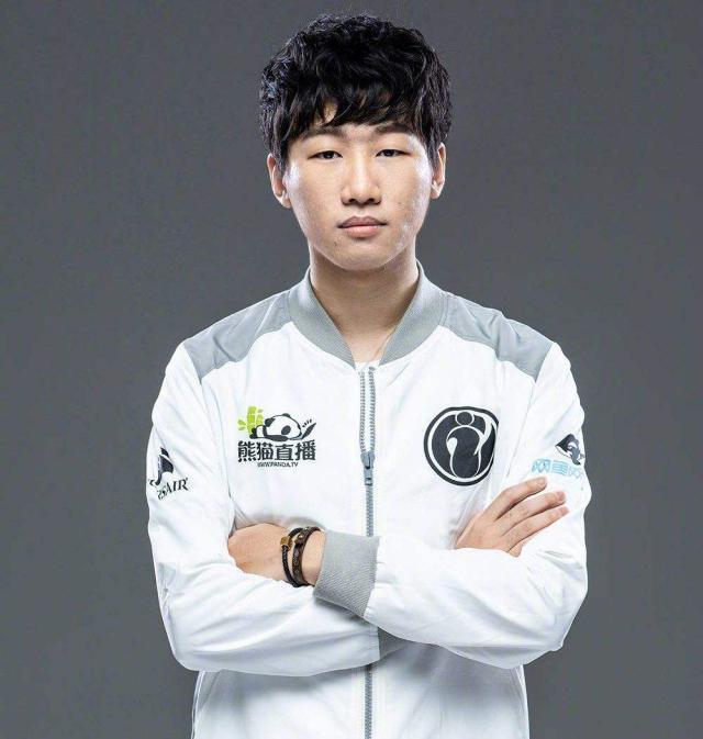 ig大战在即rookie苦练小虎成名英雄theshy却传来一个坏消息