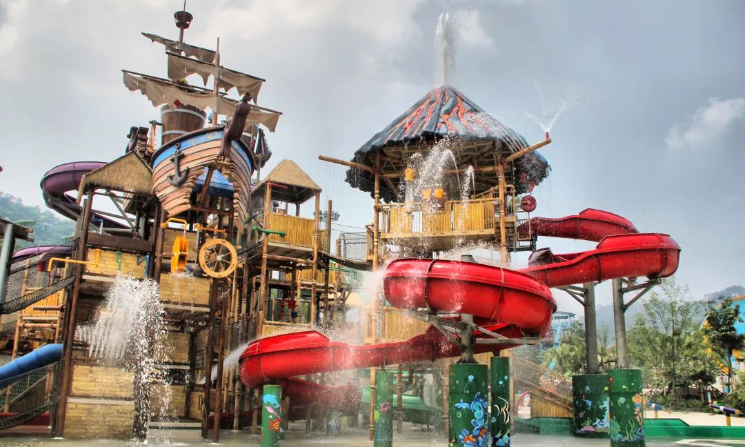 观网红重庆玩清凉加勒比海两日游解放碑洪崖洞轻轨穿楼磁器口加勒比海