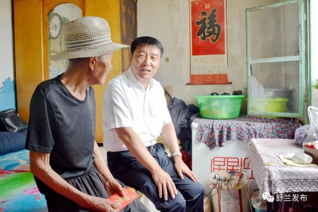八一建军节即将来临,市领导杨文坦,张维吉,王识开,骆旭东,肖模喜,程仁