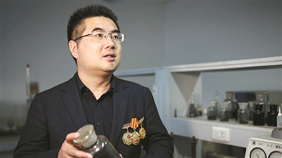 年·奋斗新时代——奋斗的足迹 | 一名"土窑炭工"的科技创新路_程辉武