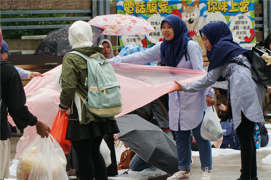 原创香港:维多利亚公园,周末成群结队的菲佣们