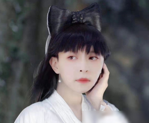 邓伦女装被全网diss"妖",粉丝现场p图,看图5让我静静