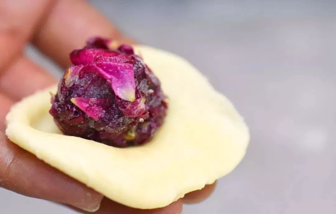 贯彻制饼工艺,更有鲜花饼现烤体验