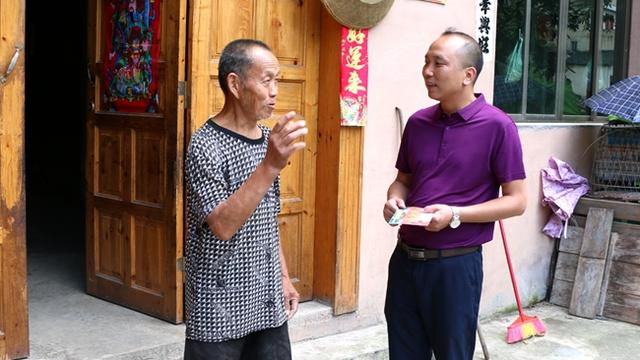 何昌平一行走访慰问退伍军人