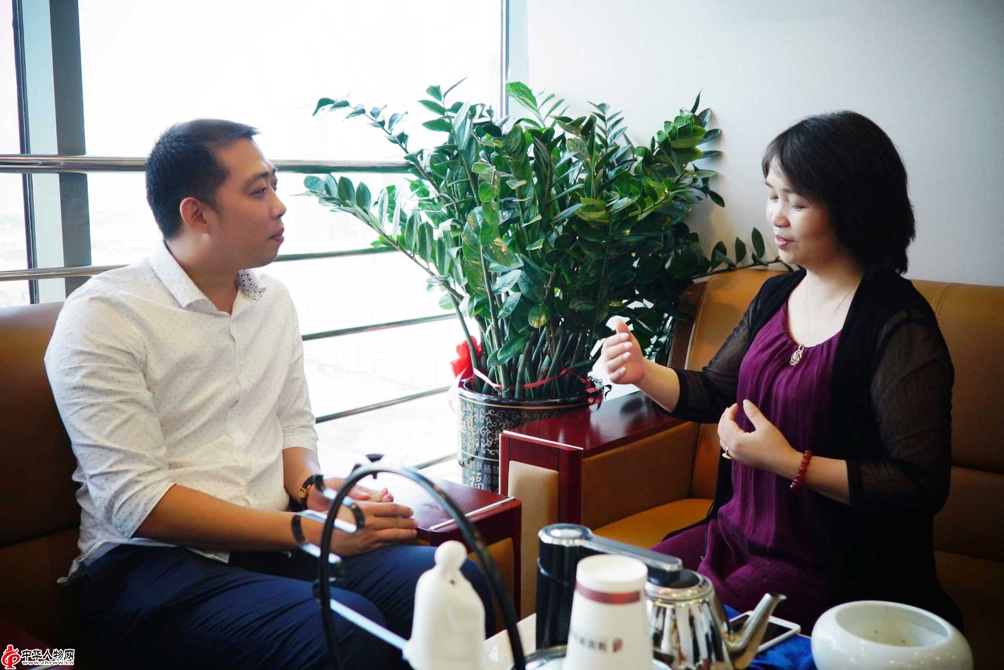 粉嫩竟然没有一根毛引发全网热议，网友纷纷猜测背后真相，专家紧急科普相关知识，事件持续发酵引关注