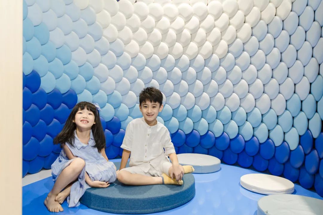 惊艳世界就在孩子眼前武汉遛娃新地标超in的亲子打卡圣地2w全球童书