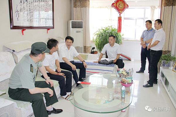 王华高苗慰问驻吴官兵参战老兵以及优秀士兵家属