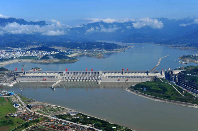 三峡水电站是世界上规模最大的水电站,也是中国有史以来建设最大型的