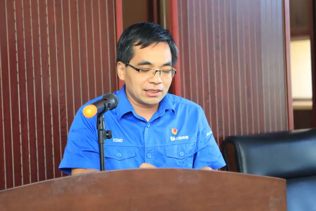 科科长高梓,掘进一队队长卫向东分别围绕经营管理工作进行表态发言