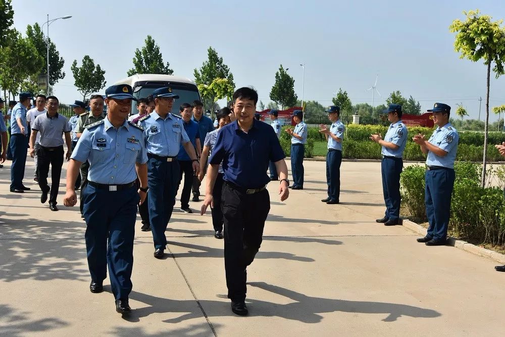 官兵,向他们致以节日的祝贺和美好祝愿,对部队官兵为昌黎经济社会发展