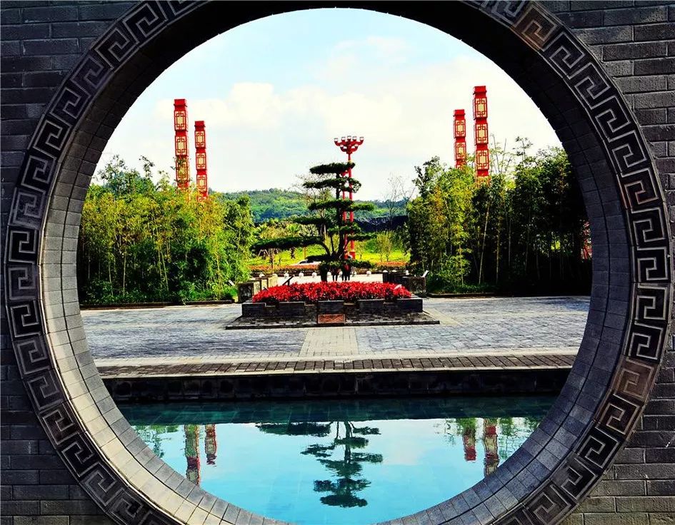 东坡竹园眉山,是千年大文豪苏东坡的故乡是中华竹文化的重要发祥地.